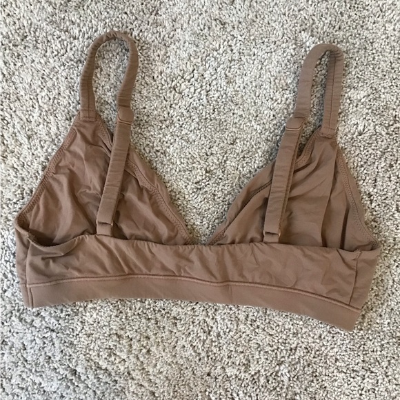 SKIMS Fits Everybody Triangle Bralette | Taupe | Size M - Picture 5 of 5